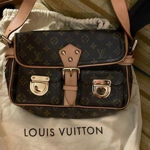 Louis Vuitton Vintage Hudson PM Short Strap Monogram Canvas Shoulder Bag
